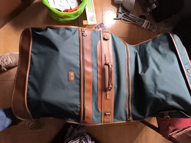 Porta trajes Le FanaL azul y marrón ,de piel