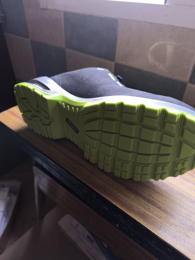 Zapatos trabajo anibal negros-verdes,nuevos a estr