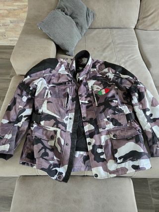 Chaqueta y pantalon
 moto camuflaje