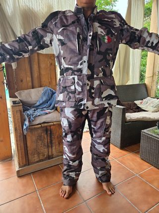 Chaqueta y pantalon
 moto camuflaje