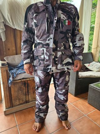 Chaqueta y pantalon
 moto camuflaje