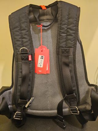 Mochila Diesel negra y naranja
