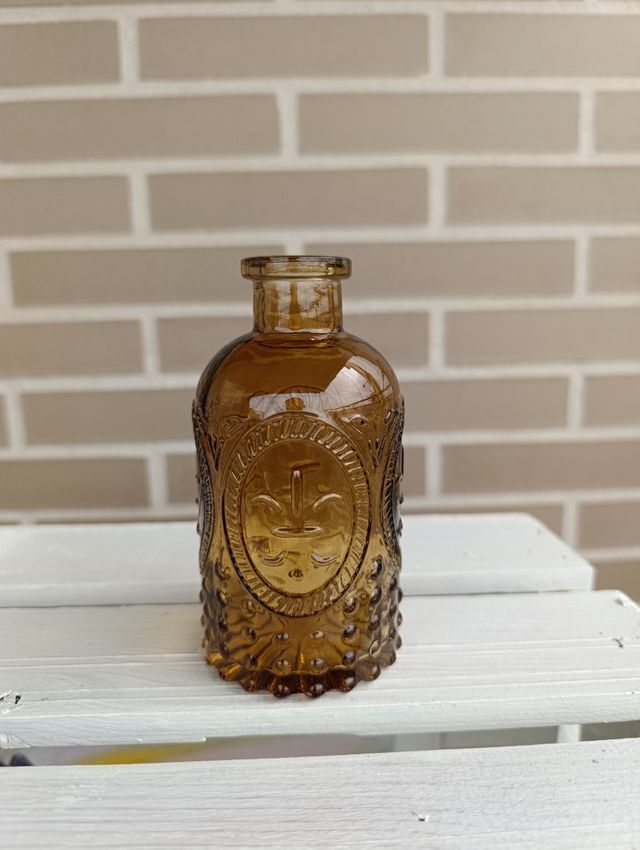 Botella vidrio marrón decorativa