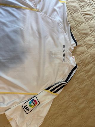 Camiseta Real Madrid Adidas y pantalón