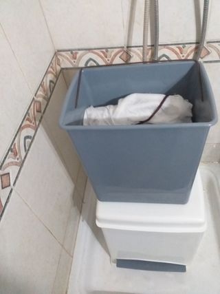 Cubo basura blanco con pedal