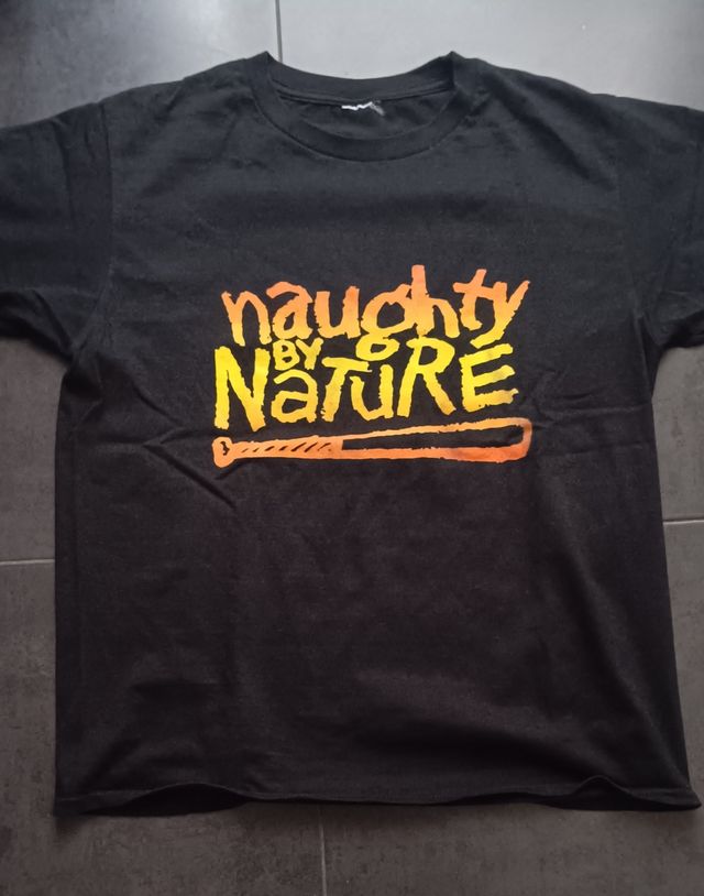 Camiseta Naughty by Nature