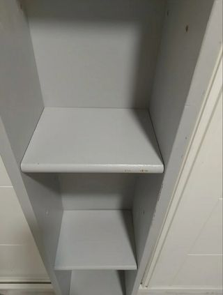 Estantería gris - Librería estrecha