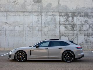 Porsche Panamera 4 Sport Turismo PLATINUM 2023