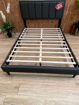 Cama negra con cabecera - Envío gratis