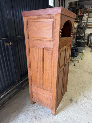 Armario antiguo de madera