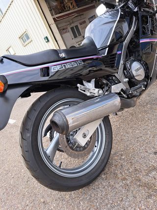 Yamaha FZ 750