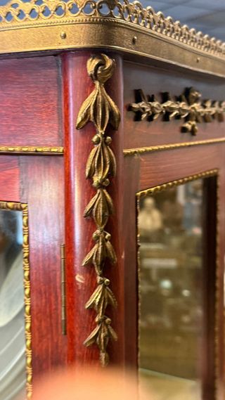 Vitrina antigua madera-bronce