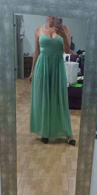 Mono plisado verde elegante.