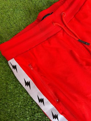 Pantalones deportivos Guess x J Balvin rojos