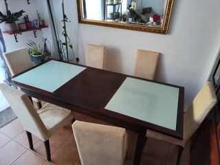 Mesa SUPER GRANDE extensible más seis sillas.