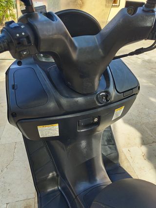 Suzuki Burgman 125 (2010) - Negra 
