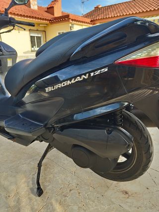 Suzuki Burgman 125 (2010) - Negra 