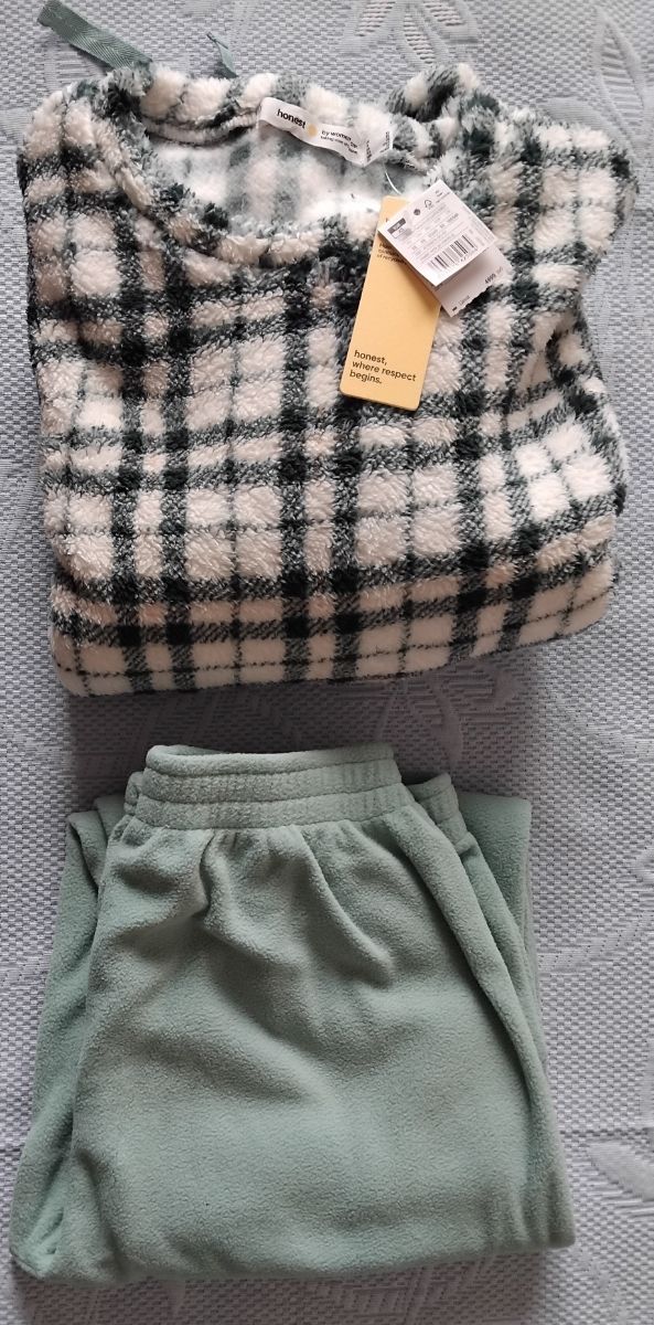 Pijama largo polar mujer talla S a estrenar.
