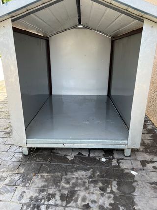 Caseta perro exterior metal y panel sandwich.
