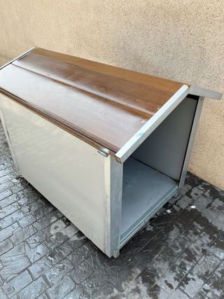 Caseta perro exterior metal y panel sandwich.