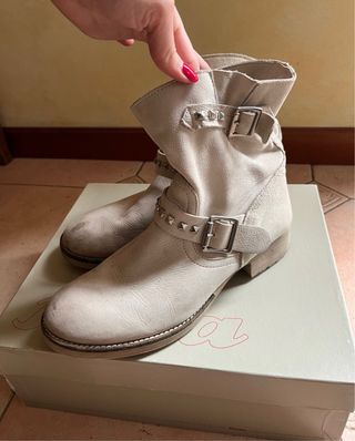 Stivaletti Bata beige n. 38