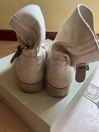 Stivaletti Bata beige n. 38