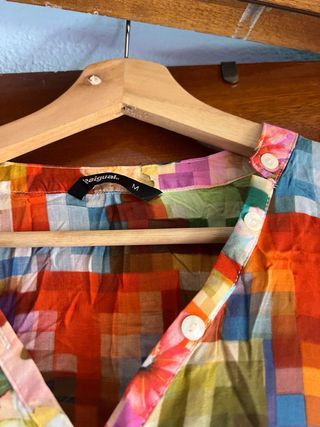 Camisa multicolor flores-mariposas