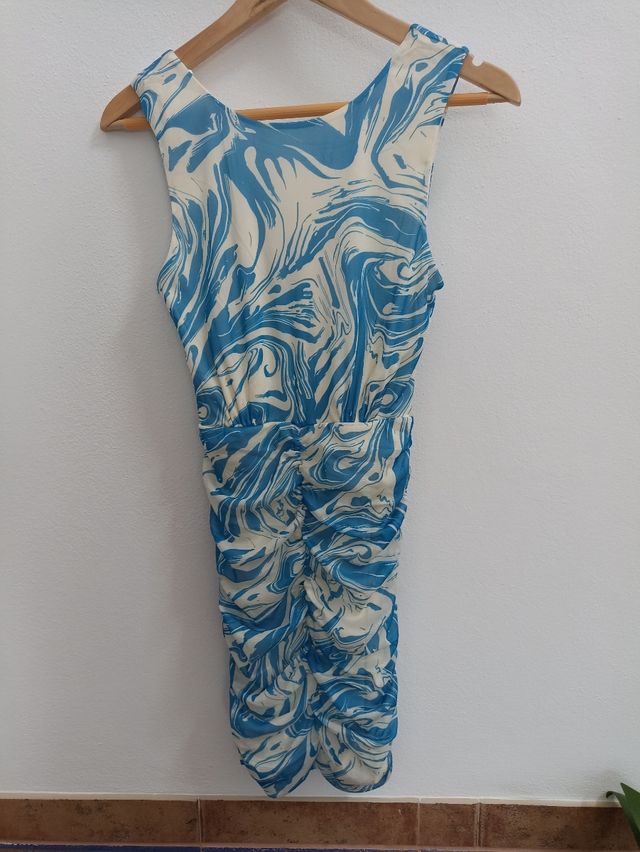 Vestido azul y blanco estampado