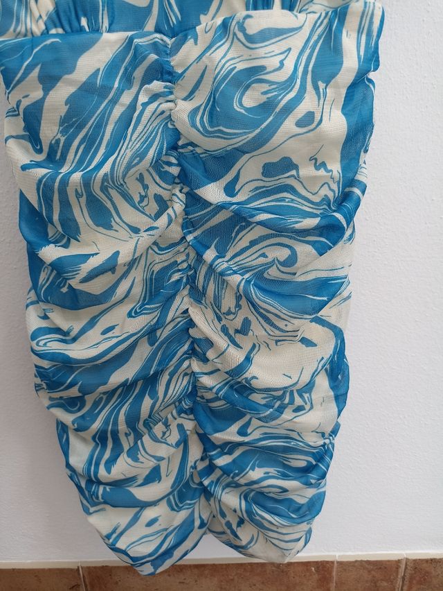 Vestido azul y blanco estampado