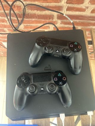 PS4 (PlayStation 4) + 2 mandos + juegos