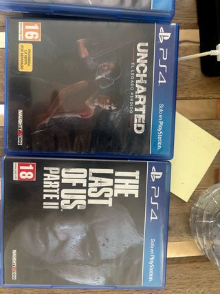 PS4 (PlayStation 4) + 2 mandos + juegos