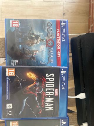 PS4 (PlayStation 4) + 2 mandos + juegos