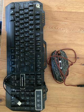 Teclado y mouse gaming Nakatomi ruso