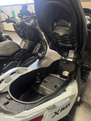 YAMAHA XMAX 300