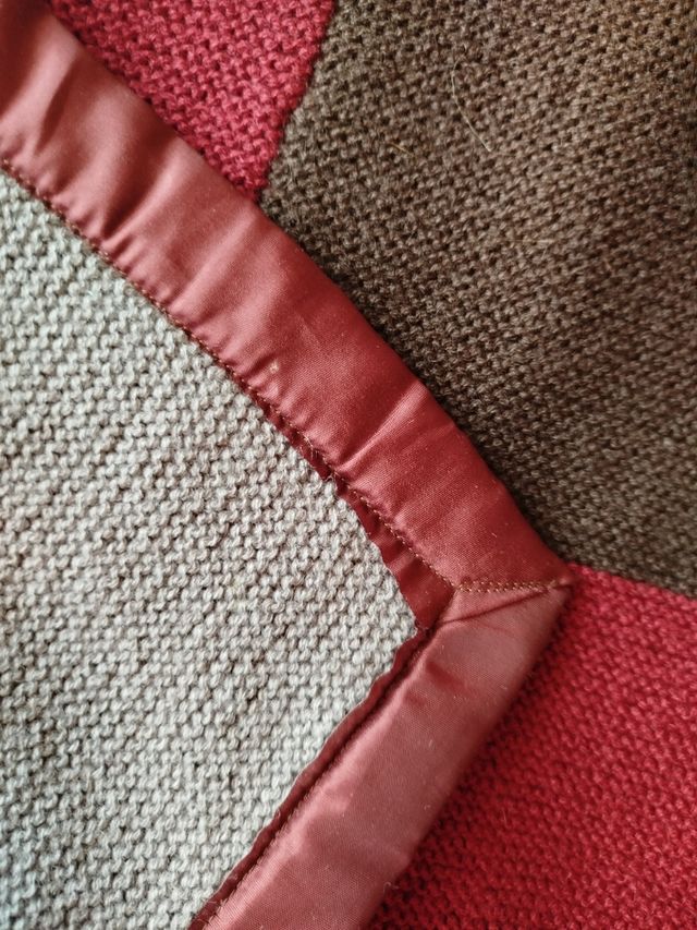 Manta tejida a mano - 150x125cm