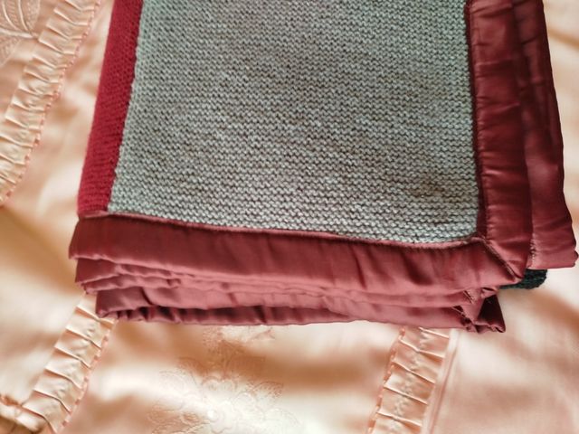 Manta tejida a mano - 150x125cm