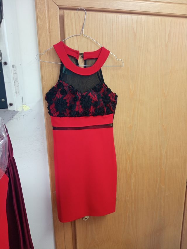 Vestito rosso e nero