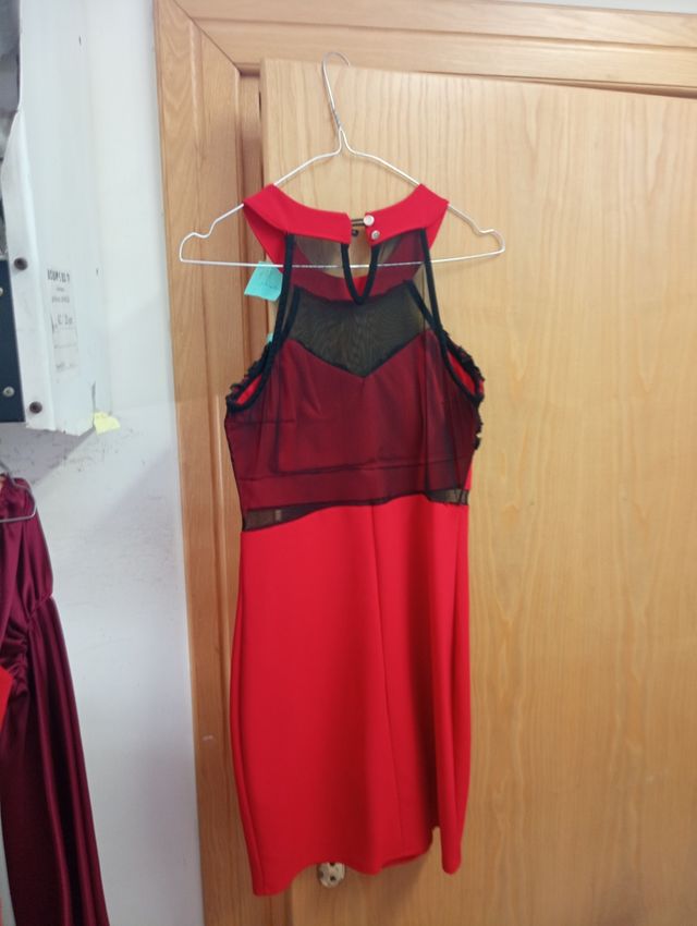 Vestito rosso e nero