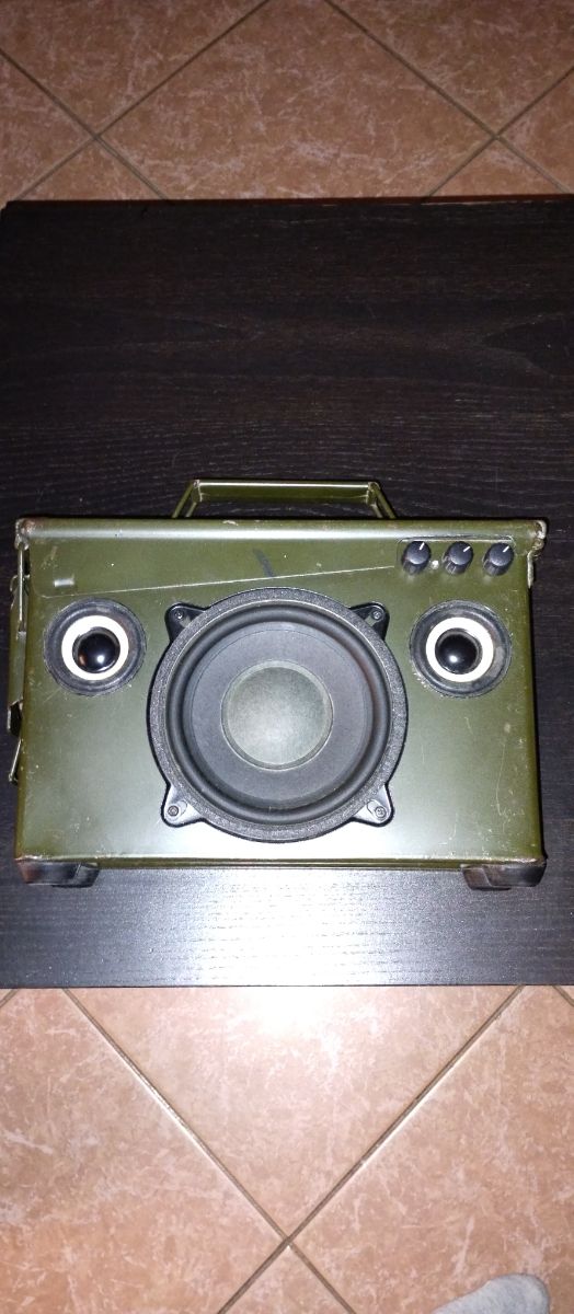 Altoparlante Bluetooth stile Militare