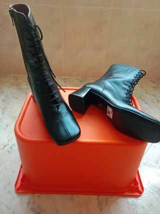 Botines negros para mujer de tacón marca JONIShoes