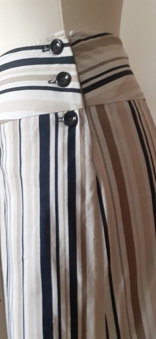 Falda rayada beige y negra