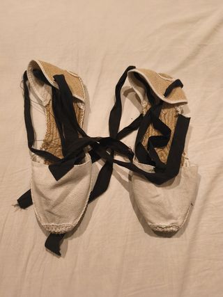 Alpargatas beige y blancas ARTESANIA