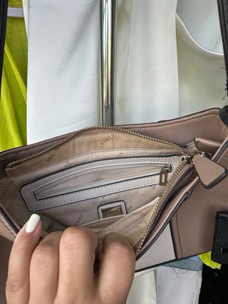 Bolso Guess beige y blanco