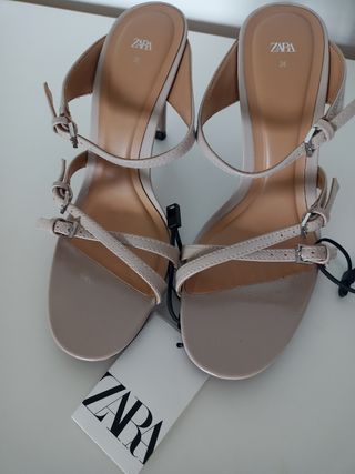 Sandalias Zara tacón beige 36