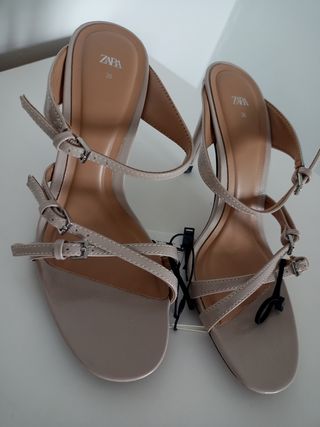 Sandalias Zara tacón beige 36
