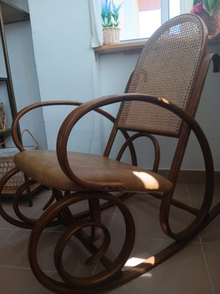 Mecedora vintage de madera