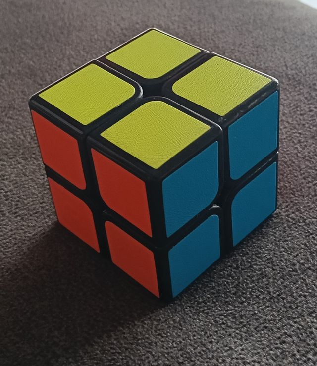 Cubo 2x2: Pequeño y Desgastado