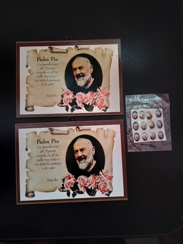 2 Quadretti Padre Pio + adesivi