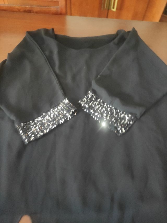 Blusa nera con paillettes