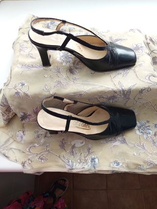 Zapatos piel negros -talla 33-34